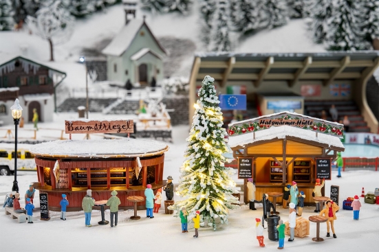 FALLER 134006 H0 2 Weihnachtsmarktbuden mit beleuchtetem Weihnachtsbaum